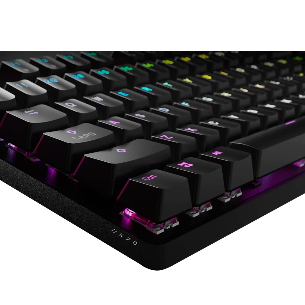 Teclado Gamer Mecânico Corsair K70 Core USB / RGB / RED / Português - Preto (CH-910971E-BR)